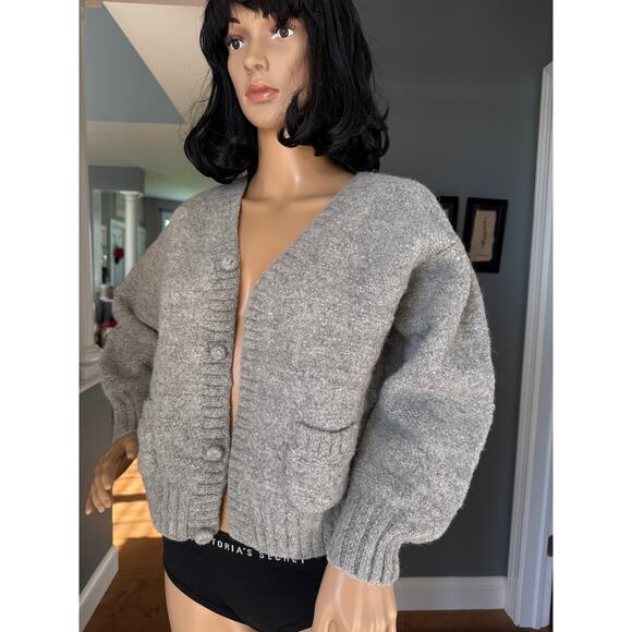 Peruvian Alpaca V neck Sweater in gray faux button down side pockets medium - Picture 14 of 15